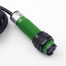 E3F-DS300C1 เซนเซอร์สวิตช์แสง ปรับค่าตรวจจับได้ ระยะ 3 เมตร Proximity Photoelectric switch NPN 3m