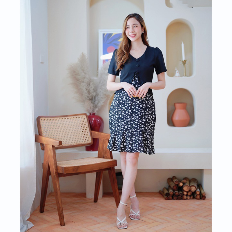 kudapy เดรสสั้นสีดำ/สีชมพู/สีฟ้า คอวีชายระบายลายดอก