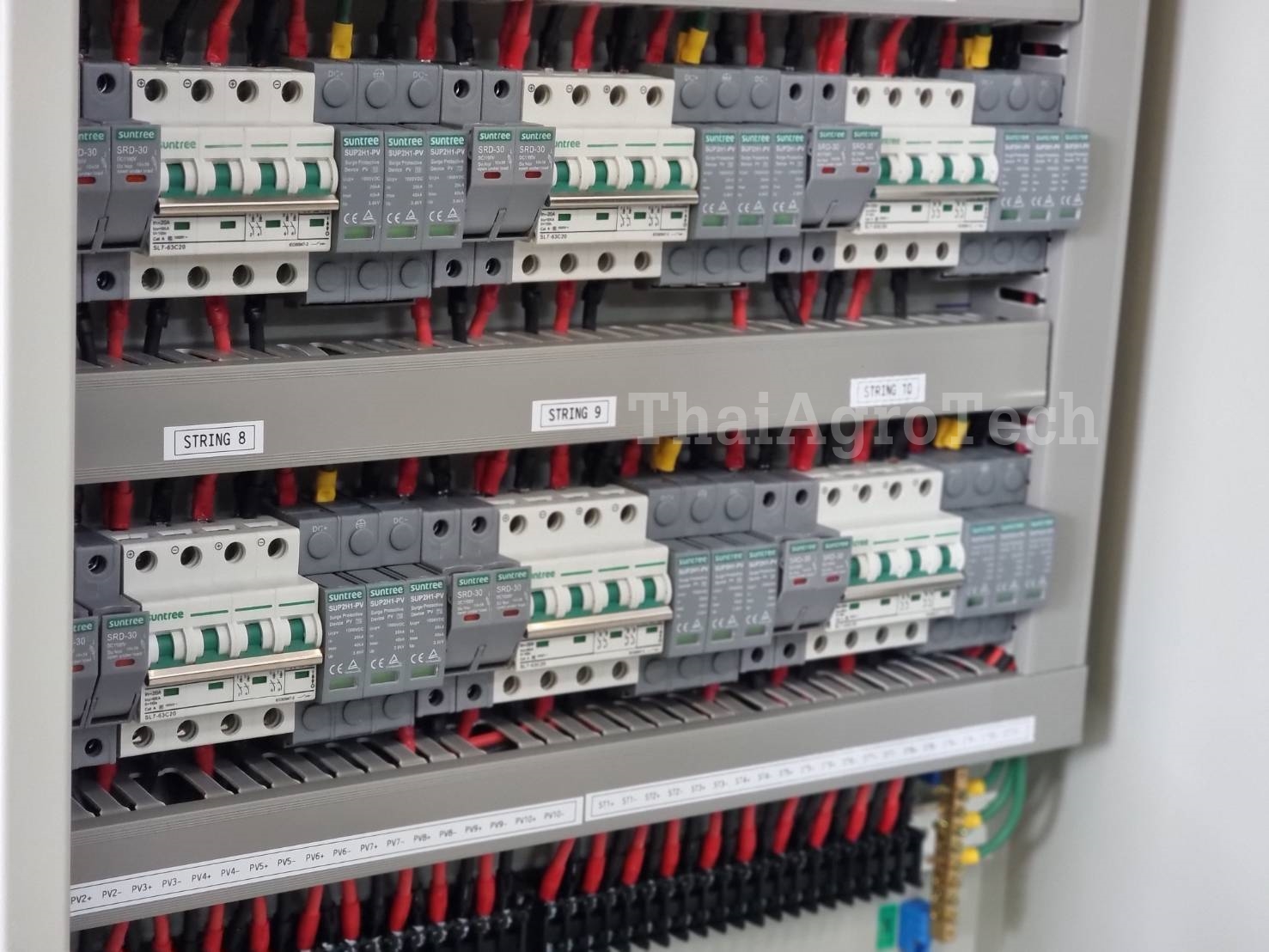 ตู้ดีซีคอมบายเนอร์ Suntree DC Combiner Box 1000V ใช้กับงานติดตั้งระบบโซล่าเซลล์ แบบ 10 สตริง 80-100 กิโลวัตต์, For Solar Cell System DC PV 10String 80-100kwp