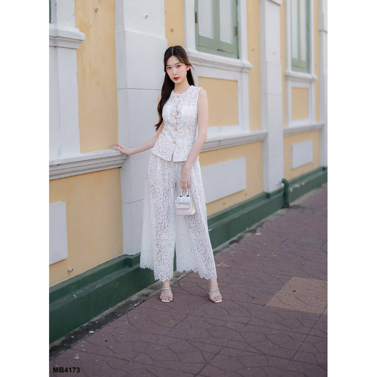 kudapy ชุดเซ็ทเสื้อแขนกุด+กระโปรงลูกไม้สีขาว ใส่สบายสวยดูดี