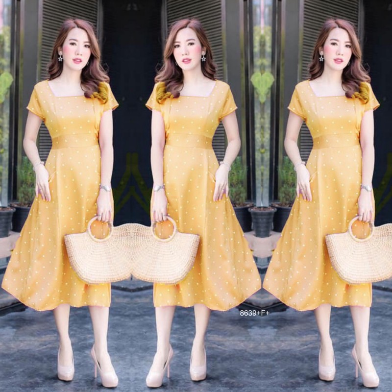 kudapy เดรสยาวสีกรมท่า เหลือง คอเหลี่ยม ผ้าโฟร์เวย์พิมพ์ลายจุด เย็บแต่งกระเป๋าหน้า 2 ข้าง