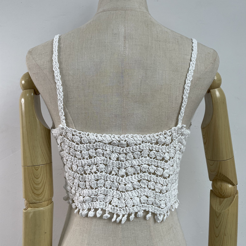 kudapy เสื้อถักใส่เที่ยวทะเลสีขาว แฟชั่นชุดไปทะเล ชุดเที่ยวทะเล ชุดใส่เดินเล่นถ่ายรูปริมชายหาดสวยๆ