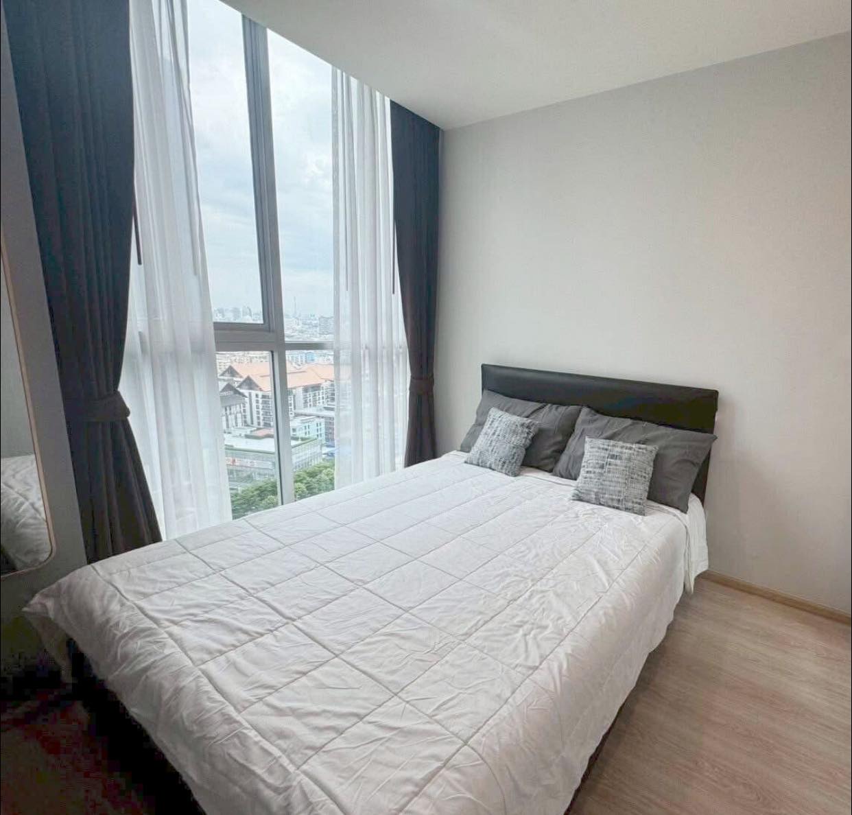 High Rise โซนพื้นที่ MRT ศูนย์วัฒนธรรมฯ ให้เช่าห้องแบบ 2ห้องนอน 1ห้องน้ำ คอนโด Noble Revolve Ratchada 2 (โนเบิล รีวอลฟ์ รัชดา 2) ขนาดห้อง 39 ตรม. ชั้น 20