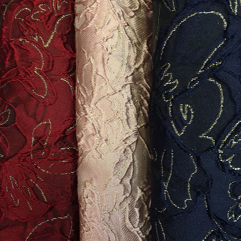 kudapy เดรสสั้นสีทอง/สีแดง/สีกรม/สีชมพู แขนกุด แต่งระบายไหล่พริ้ว ทรงสอบตีเกร็ดหน้า โชว์เอวเอสเคิร์ฟ