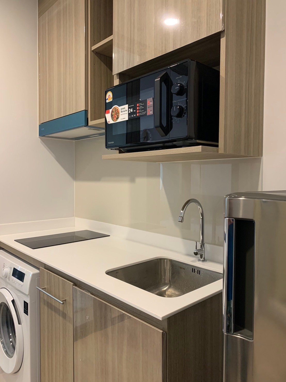 สนใจชมห้องติดต่อได้เลย Line ID: Smile-easy ปล่อยเช่าคอนโด Life Rama 4-Asoke (ไลฟ์ พระราม 4 – อโศก) - Studio 1ห้องน้ำ 1ห้องครัว - ใกล้ MRT ศูนย์สิริกิตติ์ - ขนาดห้อง 26.7 ตรม. ชั้น 21