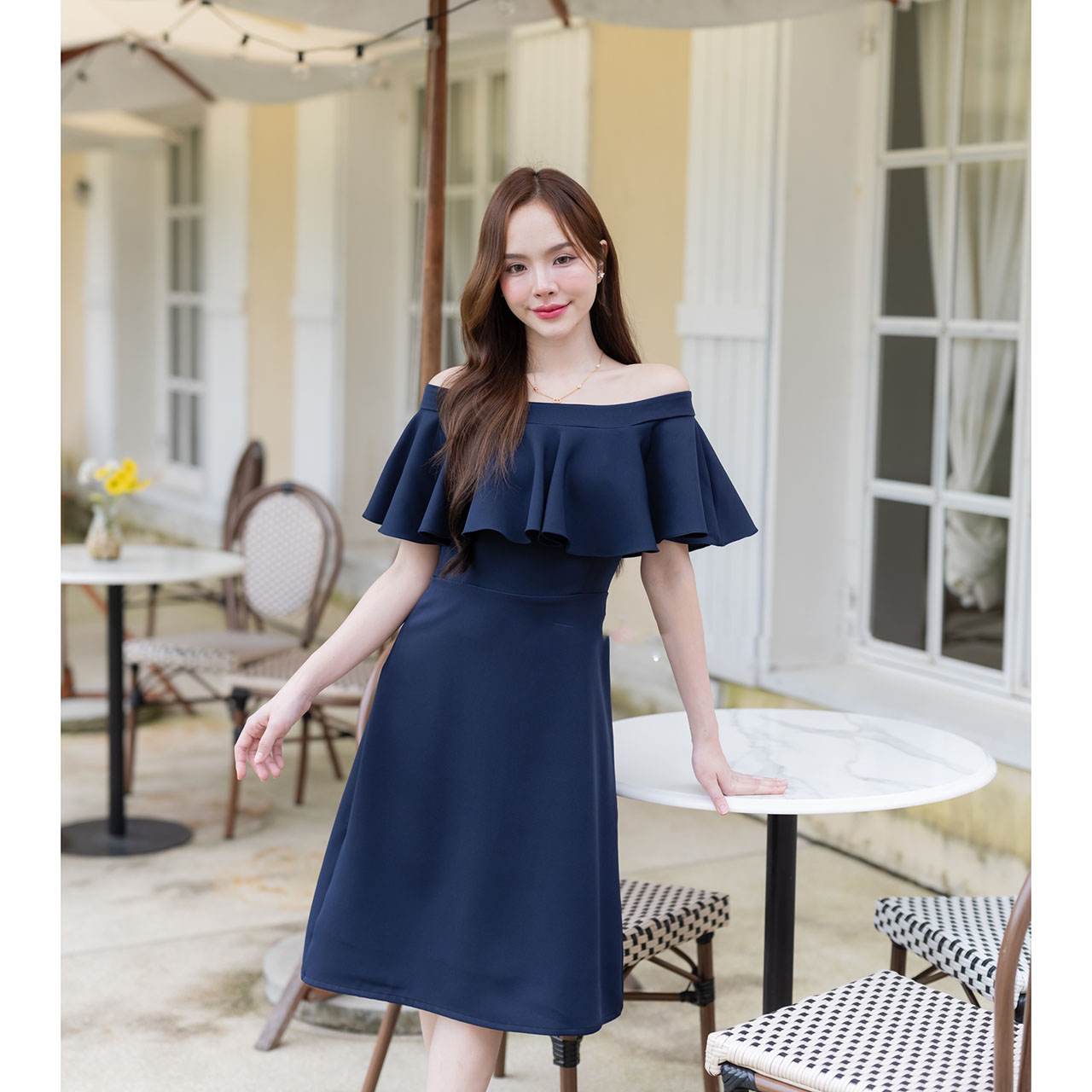 kudapy เดรสสั้นสีโอวัลติน/สีครีม/สีกรม/สีชมพู เปิดไหล่ดีไซน์สุดหวานมาพร้อมระบายช่วงอกเสริมลุคให้ดูโดดเด่นมีสไตล์