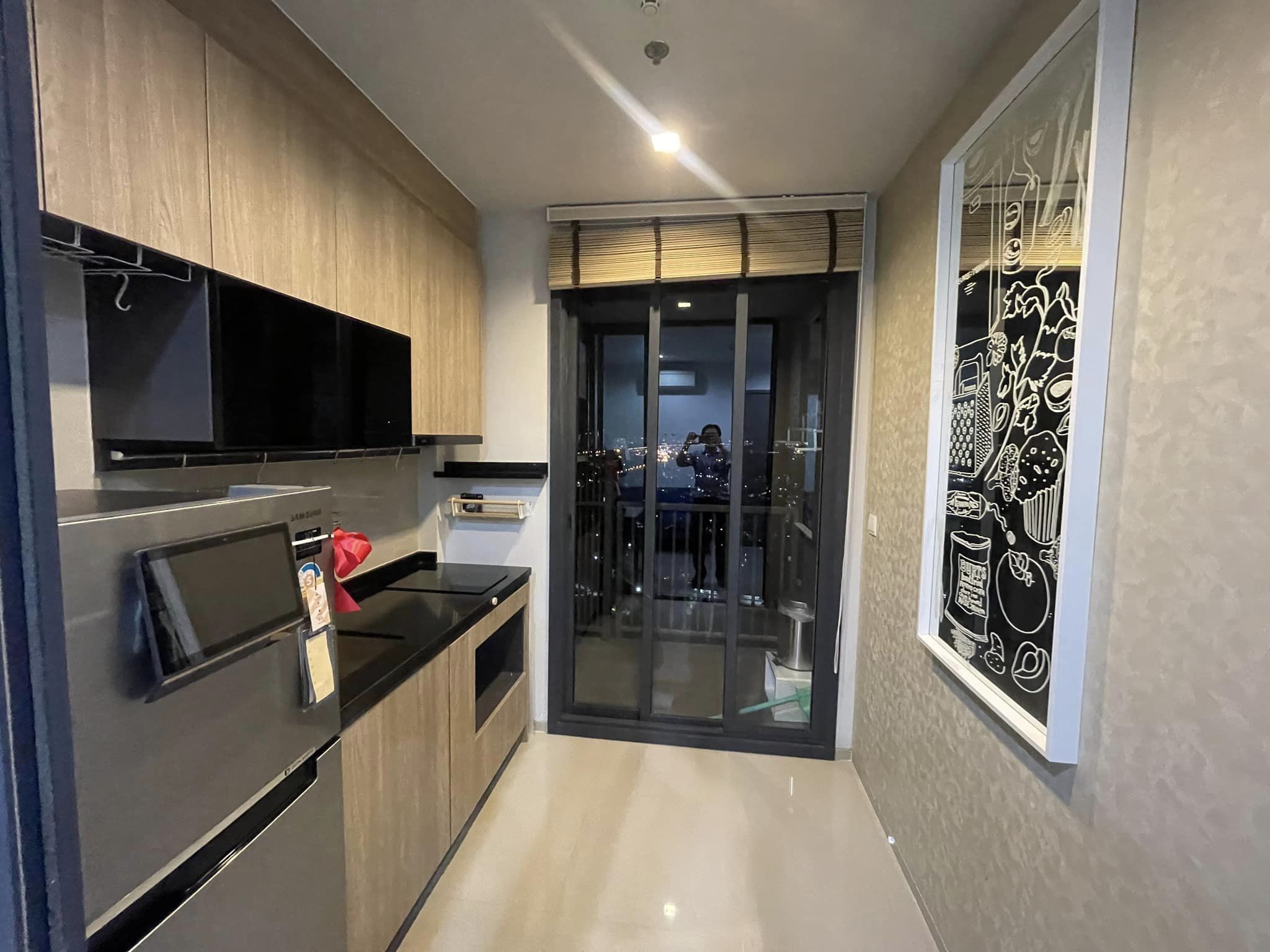 ให้เช่าคอนโด THE LINE Wongsawang (เดอะ ไลน์ วงศ์สว่าง) - 1ห้องนอน 1ห้องครัว ชั้นสูงวิวโล่ง มีเครื่องซักผ้า - การเดินทาง: เพียง 200 เมตรจาก MRT วงศ์สว่าง