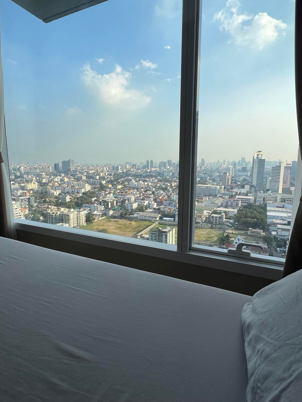 ปล่อยเช่าคอนโด The Saint Residences (เดอะ เซนต์ เรสิเดนเซส) - 1ห้องนอน 1ห้องน้ำ 1ห้องนั่งเล่น - ใกล้ MRT พหลโยธิน 300 เมตร/BTSห้าแยกลาดพร้าว - ขนาดห้อง 30 ตรม. ชั้น 28