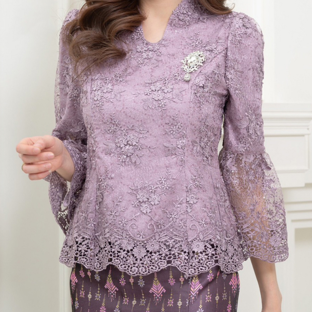 kudapy ชุดเซ็ทออกงานเสื้อลูกไม้สีทองน้ำผึ้ง/สีม่วงกะปิ เนื้อผ้าลูกไม้ฝรั่งเศสสุดละมุน สั่งทอแบบพิเศษ