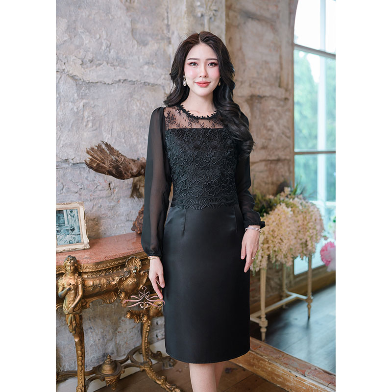 kudapy เดรสสั้นสีชมพูหม่น/สีเหลืองทอง/สีดำ ผ้าไหมรุ่นนี้สวยแนะนำค่ะ ด้านหน้าตัวเสื้อตกแต่งด้วยลูกไม้เงา ช่วงแขนเป็นแขนยาวชีฟองพริ้วๆ ใส่สวยไม่ร้อน