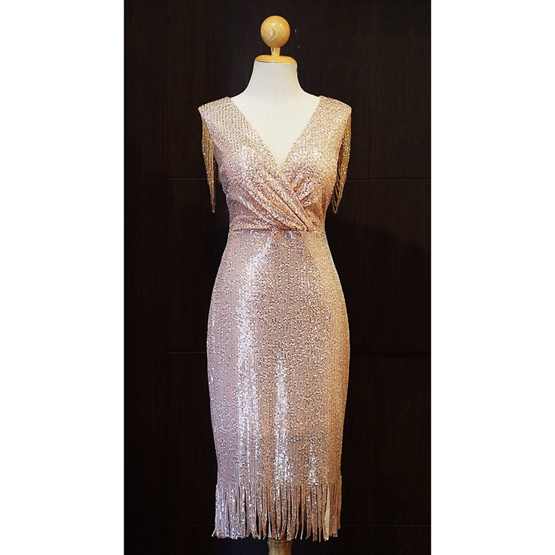 kudapy เดรสสั้นสีน้ำตาล ออกงานเซ็กซี่แบบมีระดับ ใช้ผ้าเนื้อดีปักเลื่อมละเอียดทั้งตัว ช่วงแขนคริสตัลระย้า ข่วงล่างเข้ารูปทรงสอบสวย