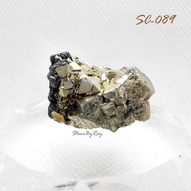 ไพไรต์ (Pyrite Octahedra Peru)