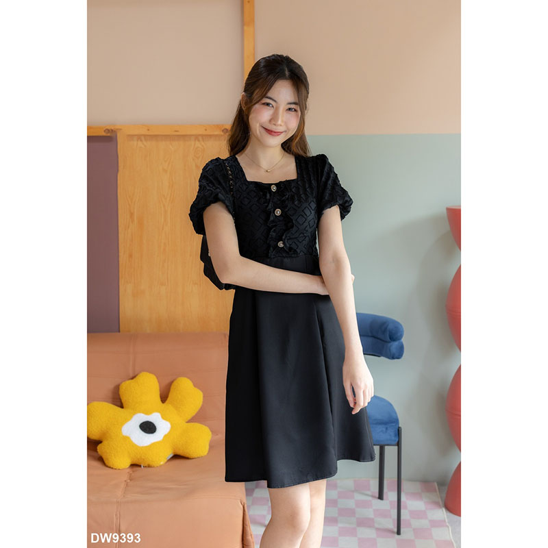 kudapy เดรสสั้นสีเขียว/สีครีม/สีดำ แต่งระบายที่อก+กระดุม 3 ชิ้น