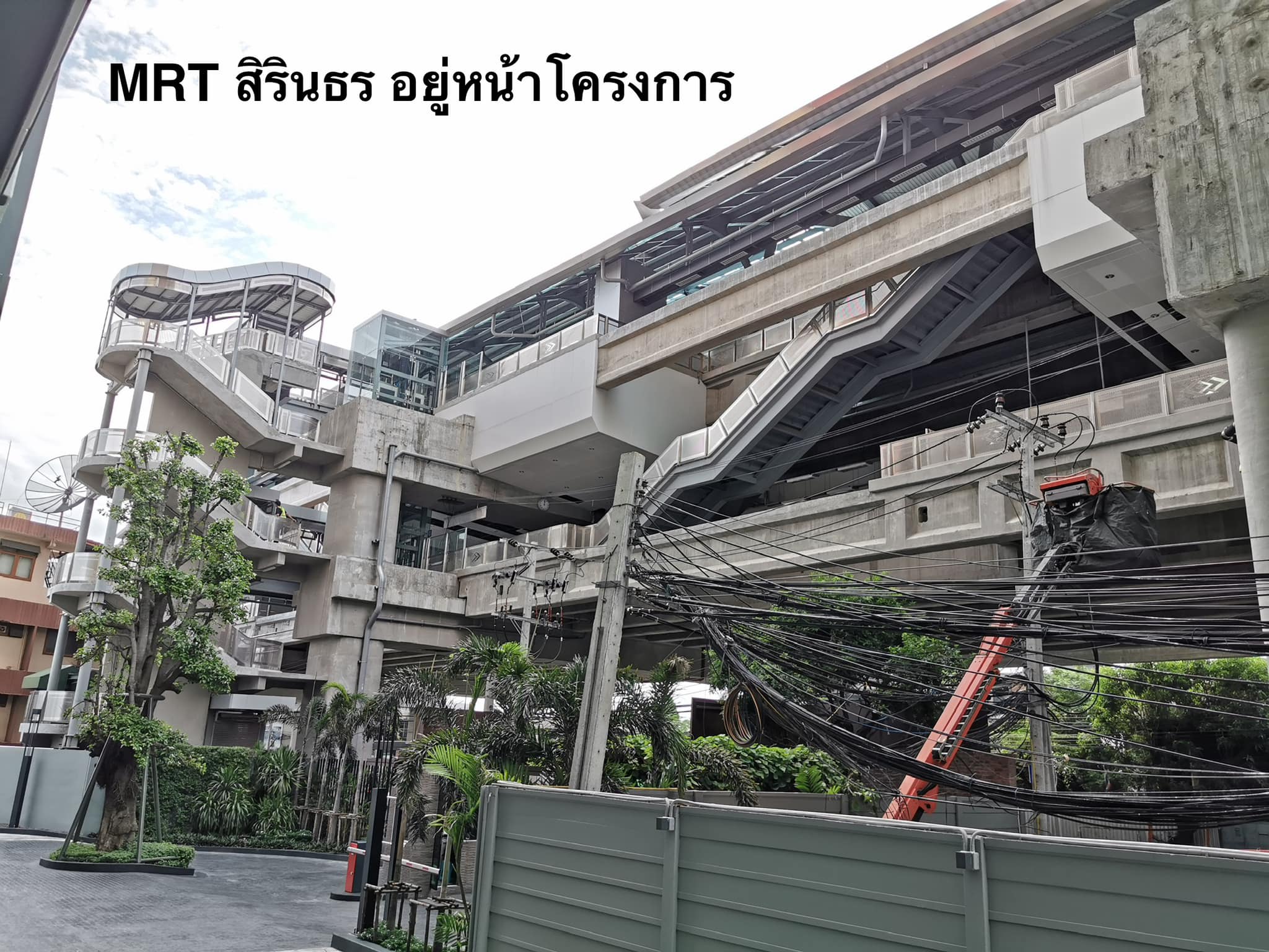 ปล่อยเช่าคอนโด Brix Condominium (บริกซ์ คอนโดมิเนียม) - ติดรถไฟฟ้า2ห้องนอนเฟอร์เครื่องใช้ไฟฟ้าครบครั้น - การเดินทาง: ติด MRT สถานี BTS สิรินธร