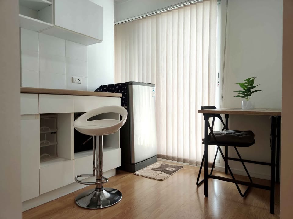 ปล่อยเช่า Lumpini Place Srinakarin Huamark Station (ลุมพินี เพลส ศรีนครินทร์ หัวหมาก สเตชั่น) - โซนพื้นที่ MRT หัวหมาก 1ห้องนอน 1ห้องน้ำ - ขนาดห้อง 23.5 ตรม. ชั้น 17 ตึก A - ให้เช่า 10,000 ต่อเดือน