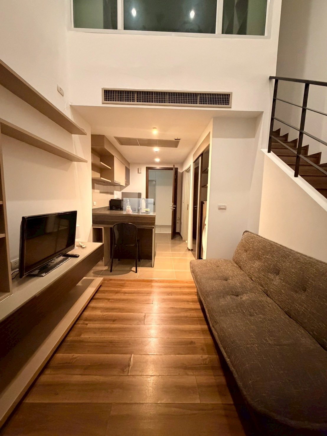 ให้เช่าคอนโด Onyx Phahonyothin (ออนิกซ์ พหลโยธิน) Duplex 2 ชั้น 1ห้องนอน / 1ห้องน้ำ ขนาด 43 ตรม. ชั้น 12 ค่าเช่า 18,000 ต่อเดือน รถไฟฟ้า BTS สะพานควาย