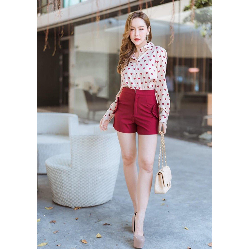 kudapy งานเซ็ตน่ารัก เสื้อเชริตผ้าซิลสีครีมพิมพ์ลายหัวใจสีแดง กระดุมหน้า