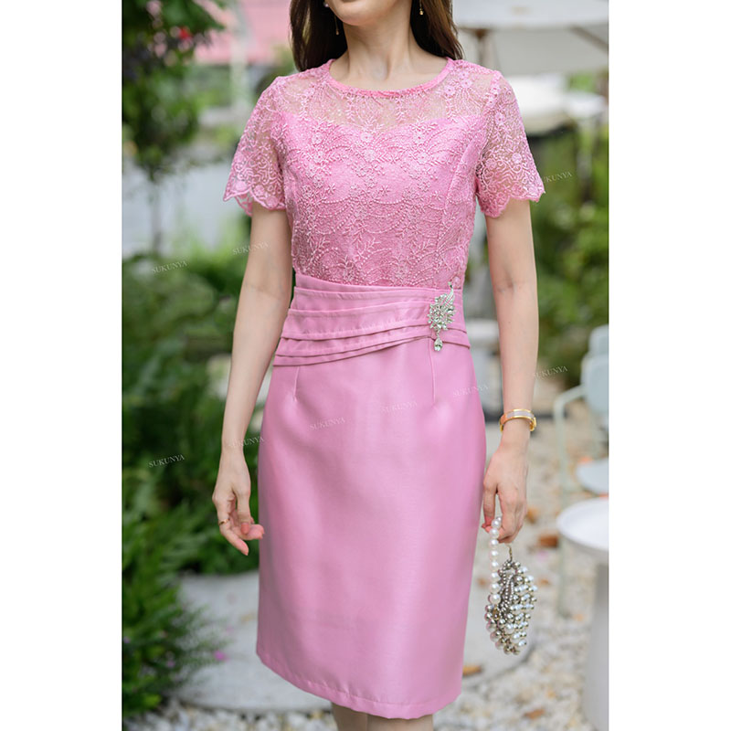 kudapy เดรสสั้นสีฟ้า/สีชมพู/สีทอง ผ้าไหมจิตลดาอัดกาว ตัวเสื้อบนแต่งลูกปัดวิ้งๆ แขนสั้นไม่มีซับใน ตัวชุดมีซับใน ชิปซ่อนหลัง กระโปรงผ่าหลัง ช่วงเอวแต่งคาดเอวดีไซด์เก๋