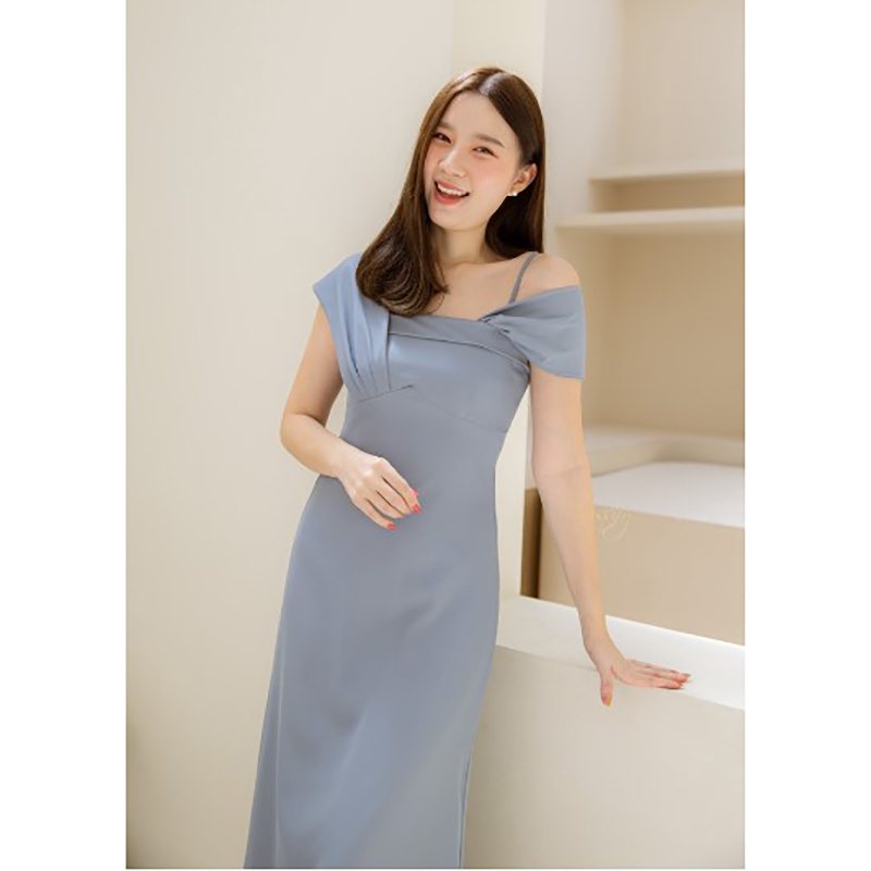 kudapy เดรสยาวสีชมพูนุ้ด/สีน้ำเงินเทา สายเดี่ยวราตรียาวผ้า Tory เนื้อดีมีน้ำหนักพริ้วสวย ผ้าแขนจับจีบจะใส่เปิดหรือปิดไหล่ก็ได้