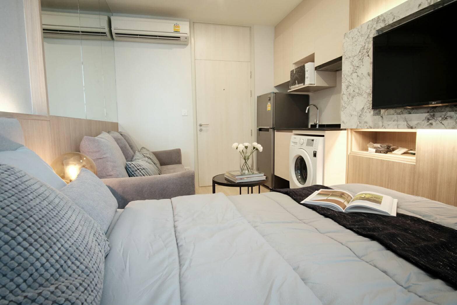 ปล่อยเช่าคอนโด Noble Revolve Ratchada (โนเบิล รีวอลฟ์ รัชดา) - เฟอร์เครื่องใช้ไฟฟ้าครบ - การเดินทาง: ใกล้ MRT สถานีศูนย์วัฒนธรรม