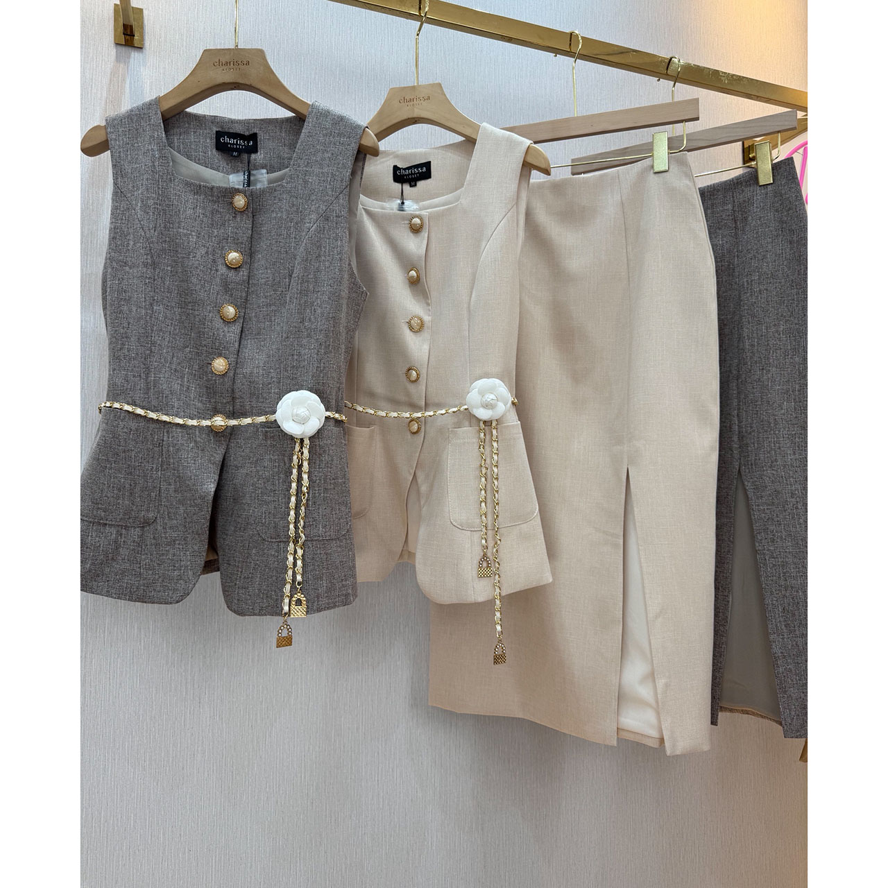 kudapy เซ็ท 4 ชิ้น เสื้อคอเหลี่ยม+ กระโปรงยาว+เข็มขัดโซ่+เข็มกลัดดอกไม้ ชุดเซ็ตกระโปรงเข้ารูป