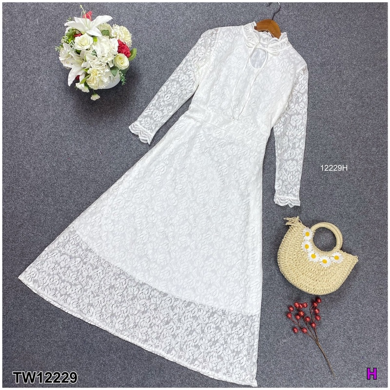 kudapy แม็กซี่เดรสแขนยาวสีขาว ชมพู คอจีนหยัก ผูกโบว์ เว้าคอหยดน้ำ ผ้าลูกไม้เนื้อดีทั้งชุด มีซับใน