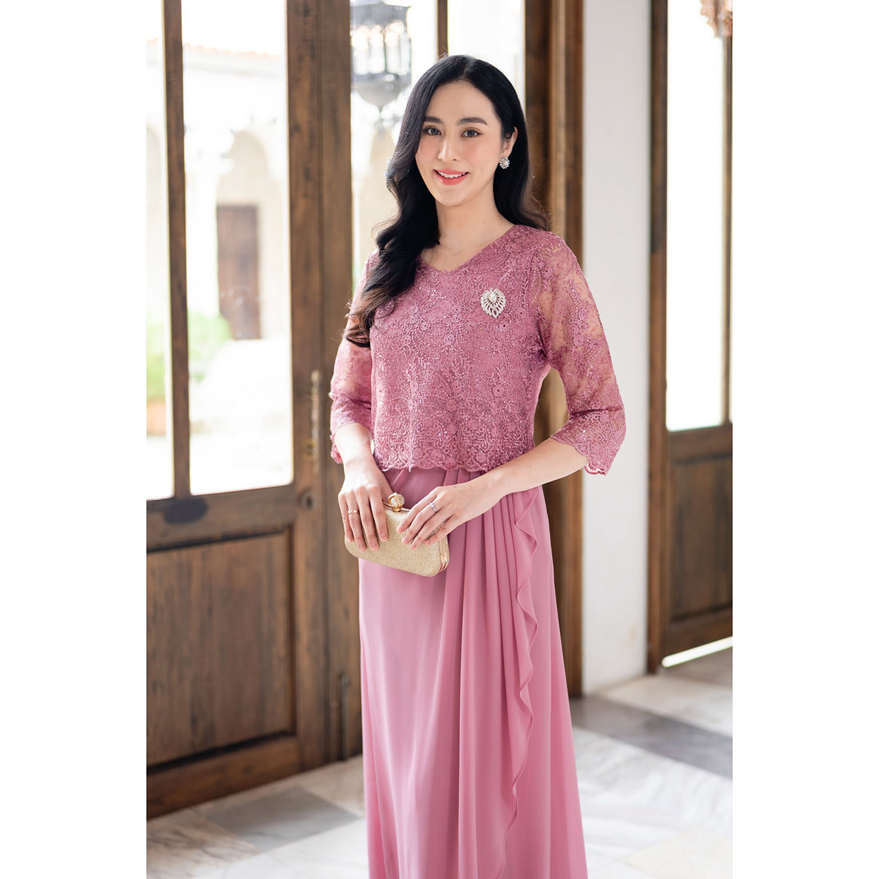 kudapy เดรสยาวสีชมพู/สีครีม/สีชมพูกะปิ เดรสออกงานตัวเสื้อลูกไม้ใยบวบทอแน่น ลูกไม้ปักเลื่อม ตัวกระโปรงจับจีบเป็นผ้าชีฟอง2ชั้น