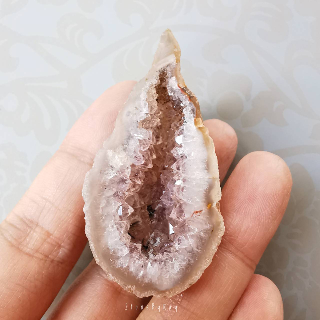 หินจีโอดอเมทิสต์ก้อนธรรมชาติ