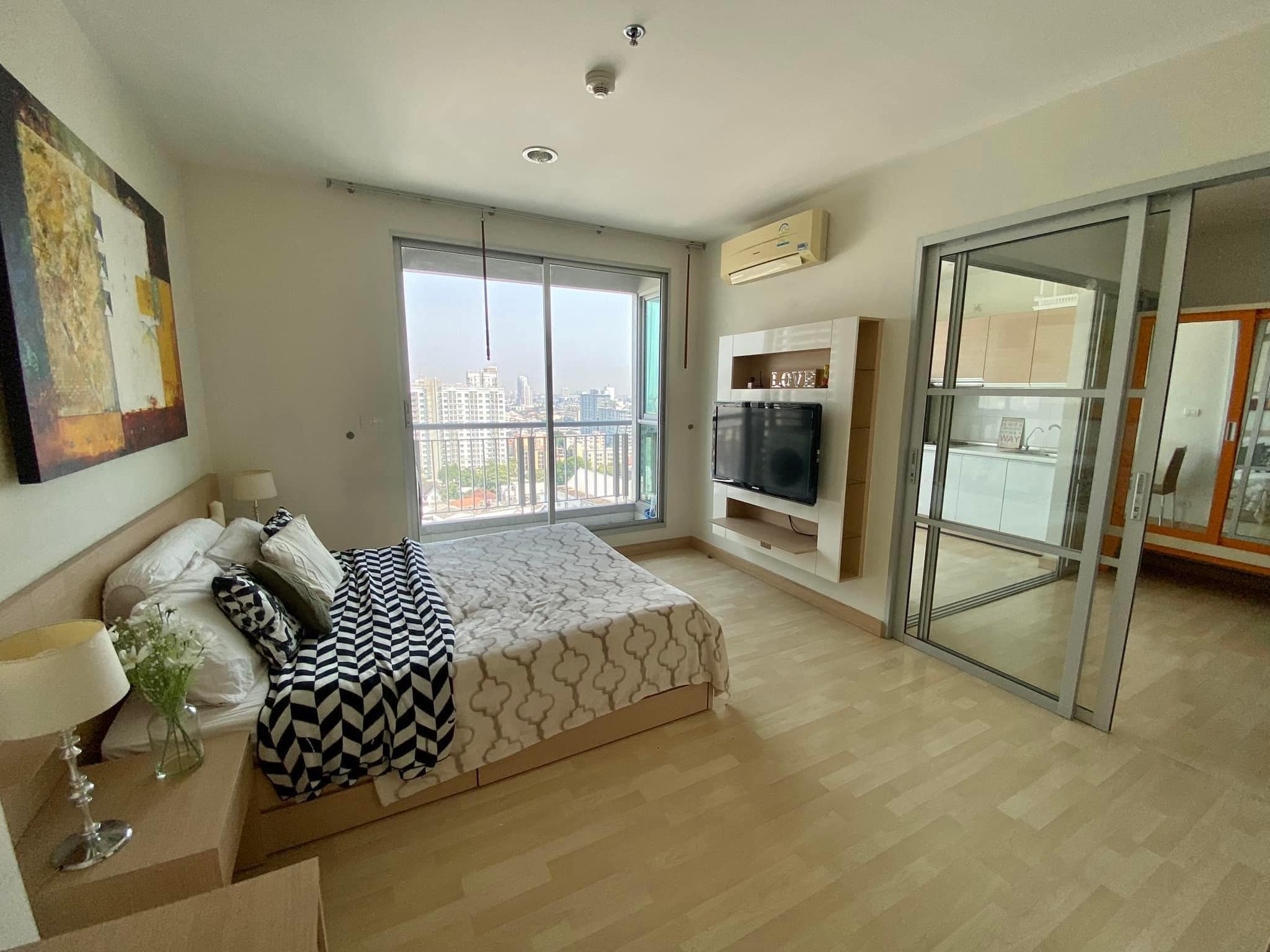 ปล่อยเช่าคอนโด Rhythm Ratchada (ริธึ่ม รัชดา) - ห้องใหญ่ติดรถไฟฟ้าพร้อมอยู่ - การเดินทาง: ใกล้รถไฟฟ้า MRT รัชดาภิเษก ประมาณ 100 เมตร