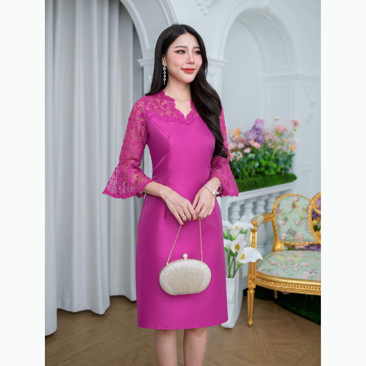 kudapy เดรสสั้นสีเขียวเข้ม/สีชมพูบานเย็น ผ้าไหมญี่ปุ่น ดีไซน์คอวีแต่งเคิพเป็นเชิงผ้าตกแต่งรอบคอ และช่วงอก