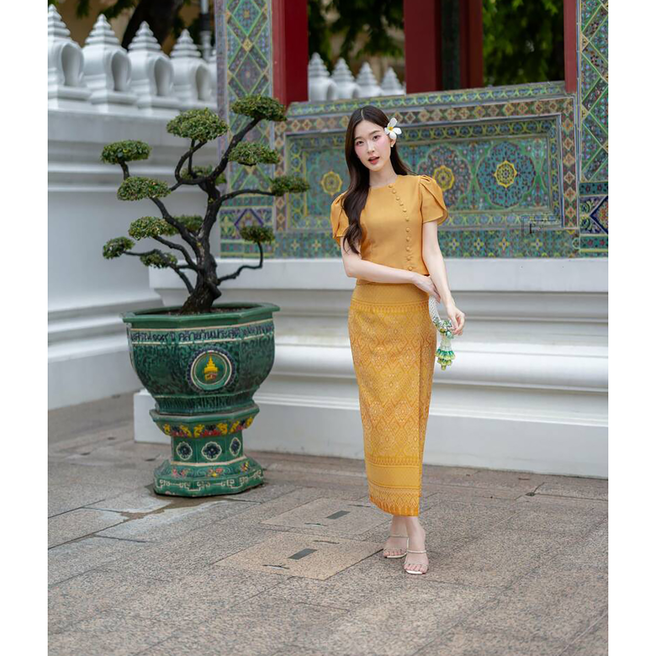 kudapy ชุดเซ็ทเสื้อ+ผ้าถุงลายไทย เสื้อแขนสั้นแต่งกระดุมหน้า ใส่ออกงาน งานบุญ งานวัด งานบวช ชุดลิซ่า