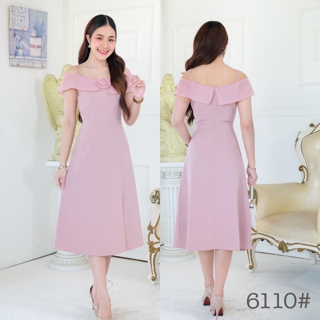 kudapy เดรสสั้นสีชมพูอ่อน,ชมพูเข้ม,ครีมนู๊ด,ชาไทย,มิ้น เปิดบ่า สายเดี่ยว พับระบายผ้าแก้วออร์เดรดี้รอบบ่า แต่งเข็มกลัดดอกไม้ออร์เกนดี้ กระโปรงบาน ผ่าหน้า