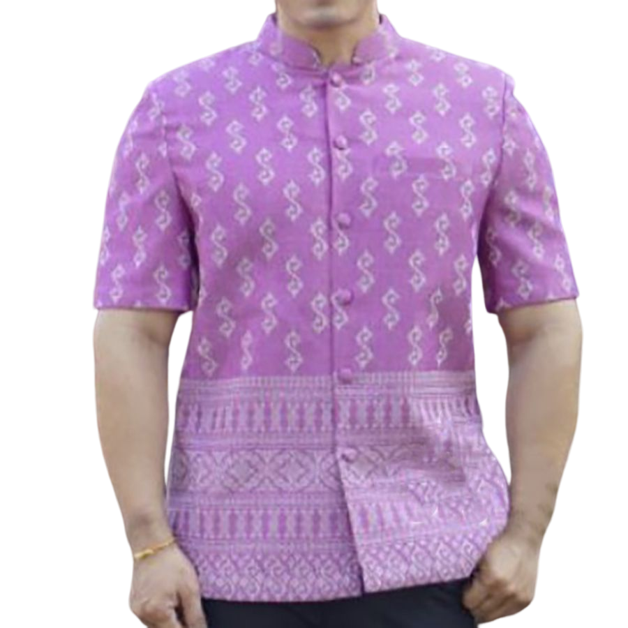 kudapy เสื้อผ้าไหมลายขอ คอจีน คอพระราชทาน สีชมพูกลีบบัว,สีทอง,สีชมพูกะปิ,สีฟ้า เสื้อผ้าไทยผู้ชาย ผ่าหน้า แขนสั้น มีกระเป๋าด้านซ้ายบน (อัดผ้ากาว มีฟองน้ำเสริมไหล่)