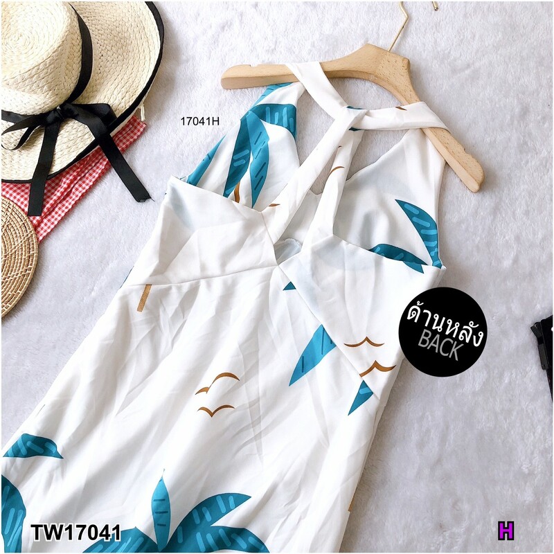 kudapy Maxi dress คอวีลายต้นมะพร้าวสุดชิคสีเขียว/สีขาว ดีเทลตัดต่อช่วงใต้อก สายไขว้ด้านหลัง ผ่าด้านข้าง 1 ข้าง