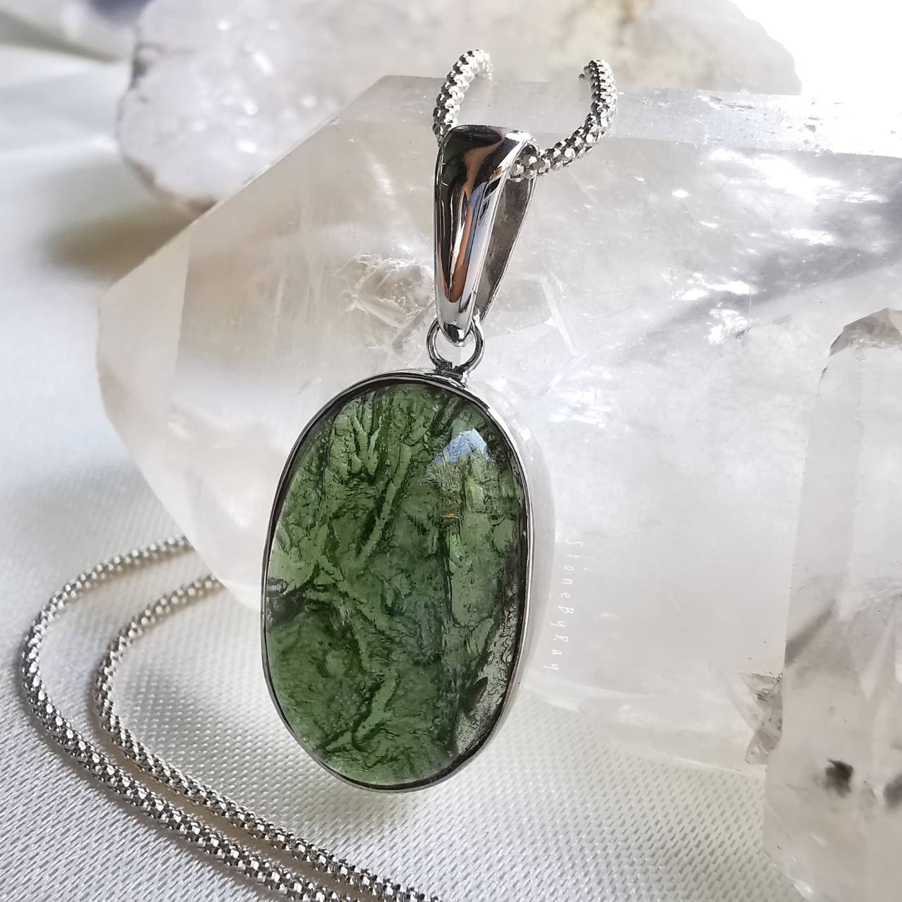 สร้อยคอเงินจี้สะเก็ดดาวโมดาไวท์(Moldavite)