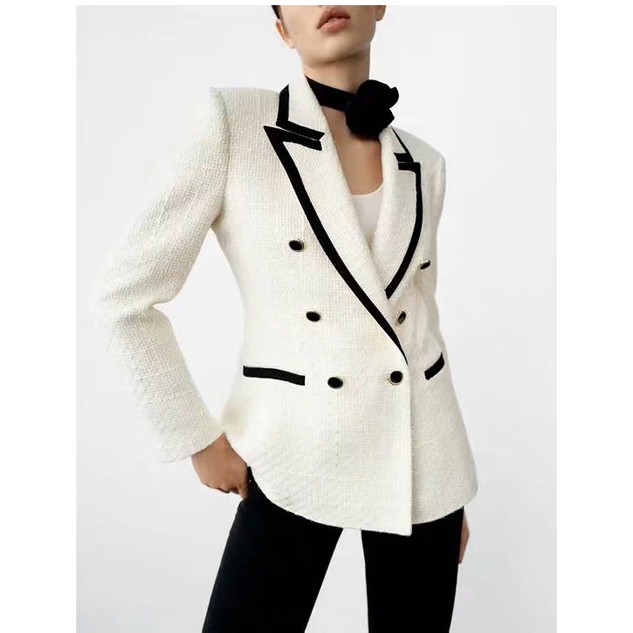 kudapy เสื้อสูทสีขาว Blazer ผ้าสั่งทอพิเศษเนื้ออย่างดี เป็นทรง over size นะคะ ซับในทั้งตัว กระเป๋าจริง ใส่ได้ทุกโอกาสจริงค่ะรุ่นนี้