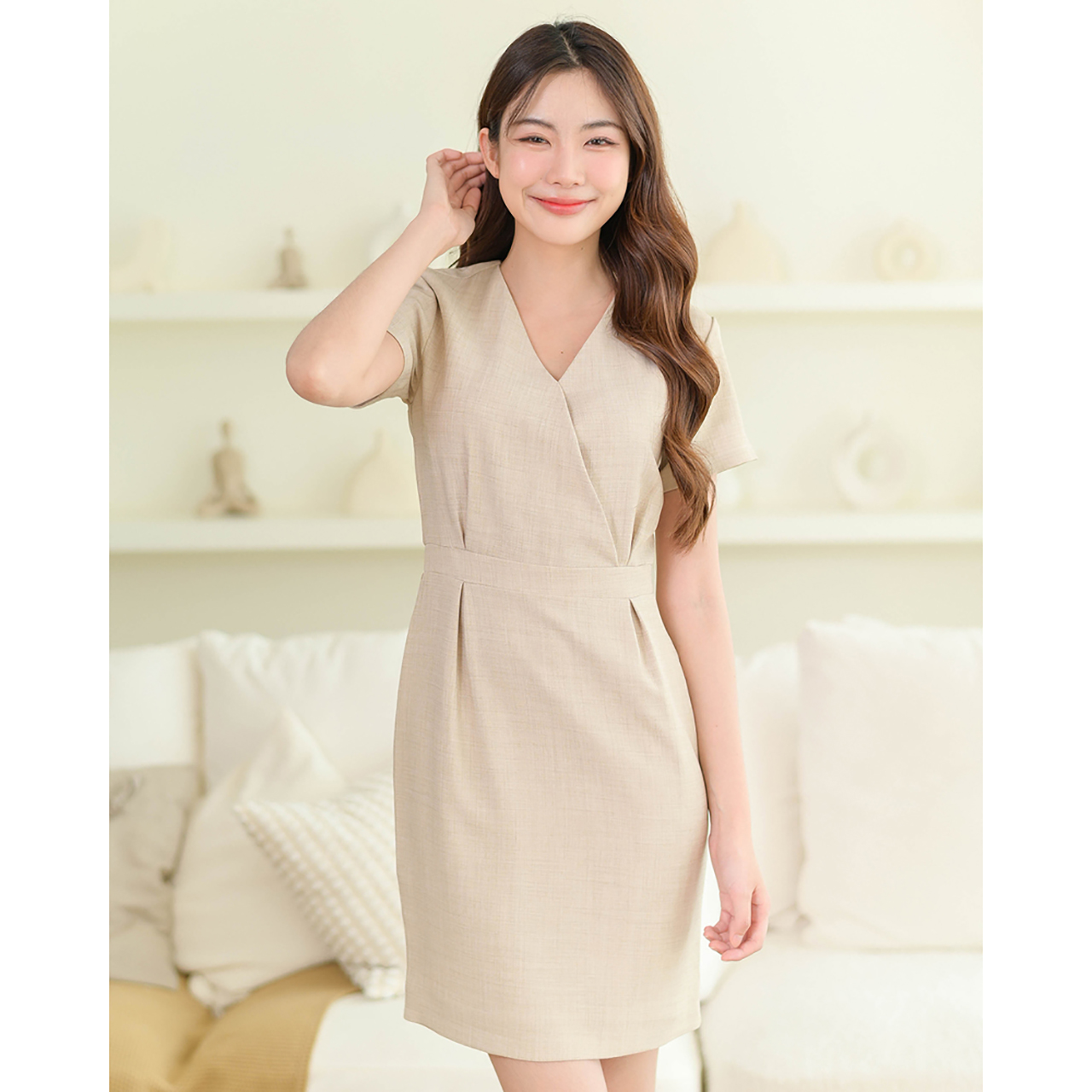 kudapy เดรสสั้นสีกกรม/สีเบจ/สีแดงเข้ม/สีน้ำตาลเทาหม่น ทรงสอบ ดีไซน์จีบทวิสที่เอว