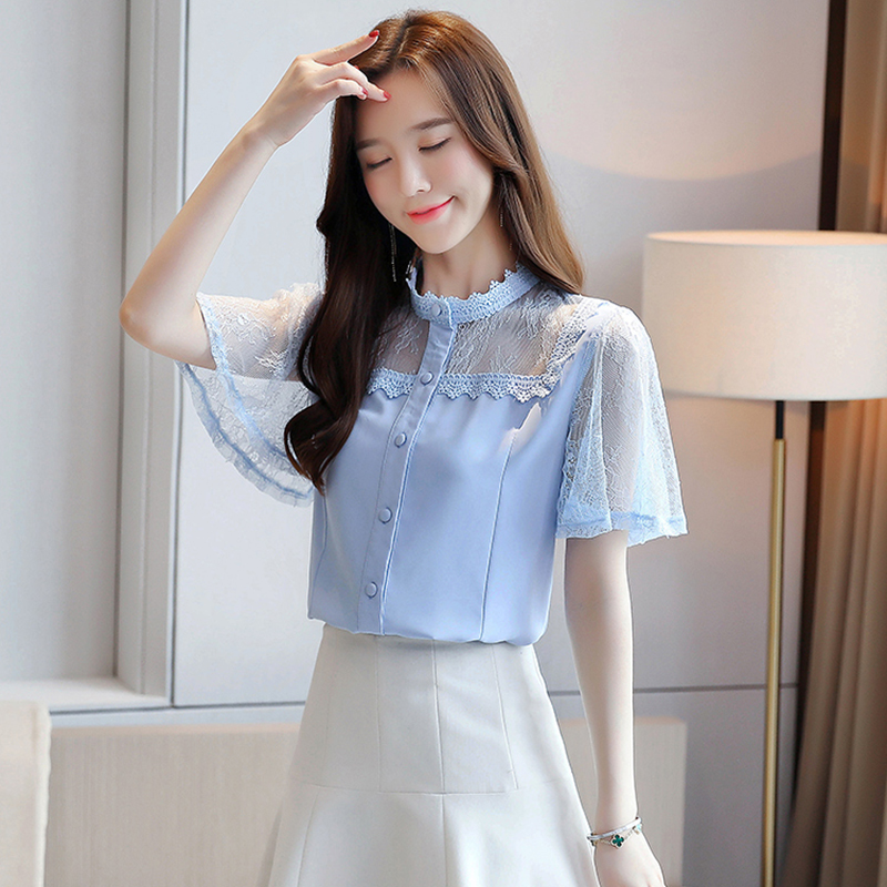 kudapy เสื้อแฟชั่นแขนสั้นสีฟ้า ผ้าโพลีเอสเตอร์ผสม ช่วงไหล่ และแขนเสื้อเป็นผ้าลูกไม้สีฟ้า