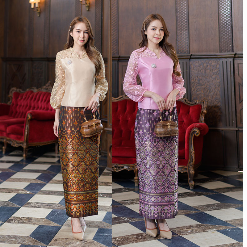 kudapy งานเสื้อผ้าไหมทอสี่เส้นสีทอง/สีชมพู +ผ้าถุง งานเสื้ออัดกาวมีซับใน มาพร้อมชิปซ่อนหลังใส่สบาย งานคอวีตามลายลูกไม้ แขนบอลลูนตัดต่อ