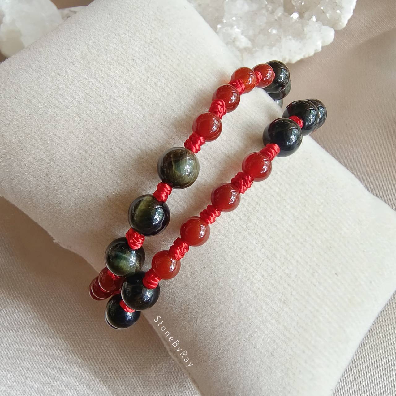 สร้อยข้อมือเชือกถักหินคาเนเลี่ยนกับหินตาเสือสีน้ำเงิน