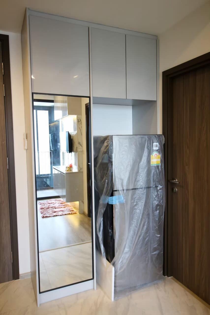 ปล่อยเช่าคอนโด IDEO Mobi Asoke (ไอดีโอ โมบิ อโศก) - เฟอร์เครื่องใช้ไฟฟ้าครบมีเครื่องซักผ้าเพียง 200 เมตรจากมศว. - การเดินทาง: ใกล้ MRT เพชรบุรี