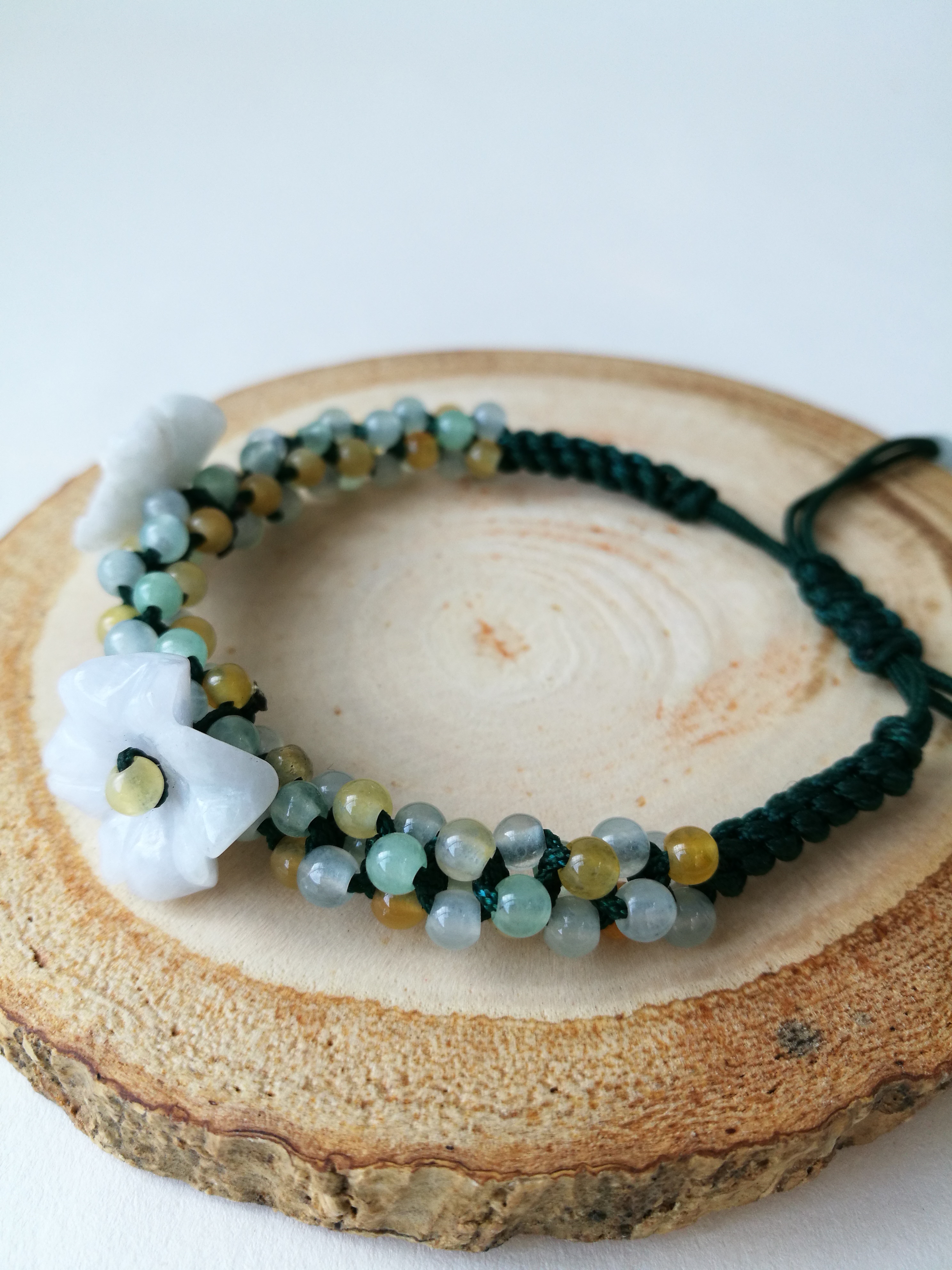 สร้อยข้อมือดอกไม้หยก(Jade)