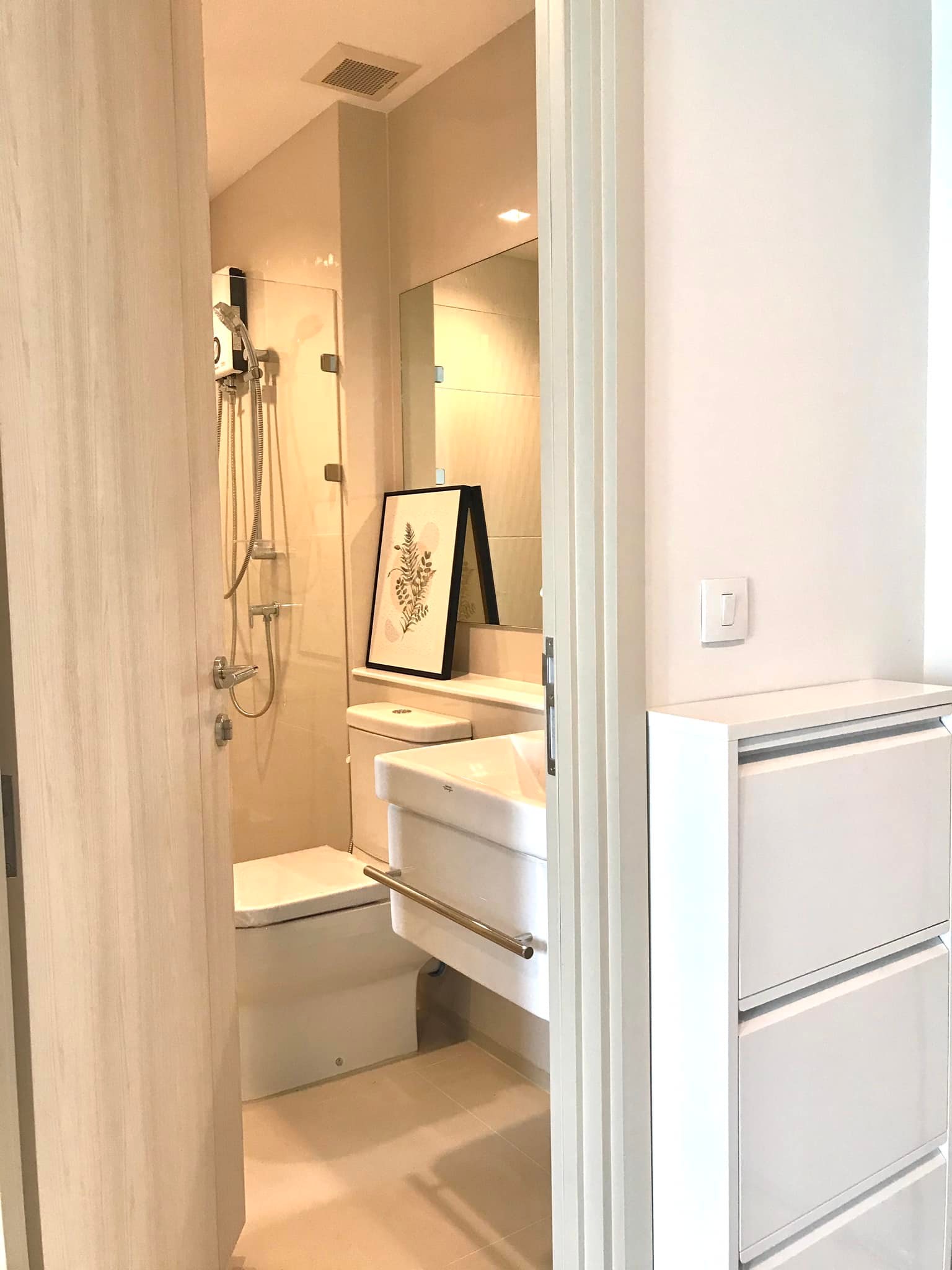 ให้เช่า Life One Wireless (ไลฟ์ วัน ไวร์เลส) ชั้น16 เฟอร์ครบพร้อมอยู่