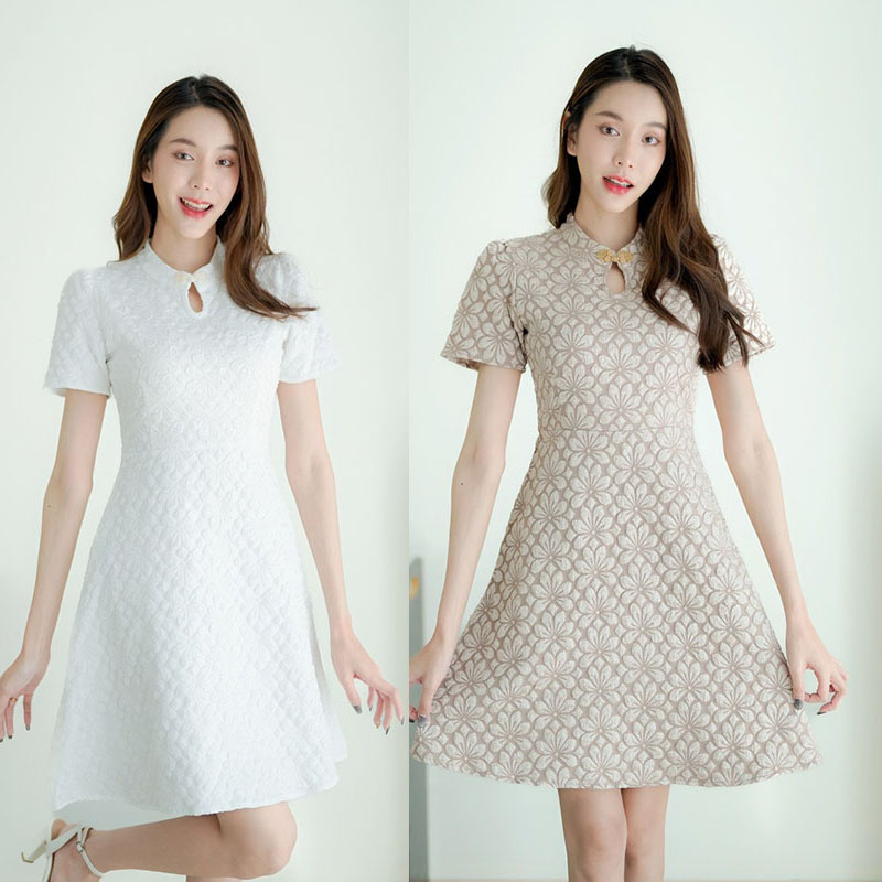 kudapy เดรสสั้นสีขาว/สีน้ำตาล ผ้าทอลายนูนแขนตุ๊กตา