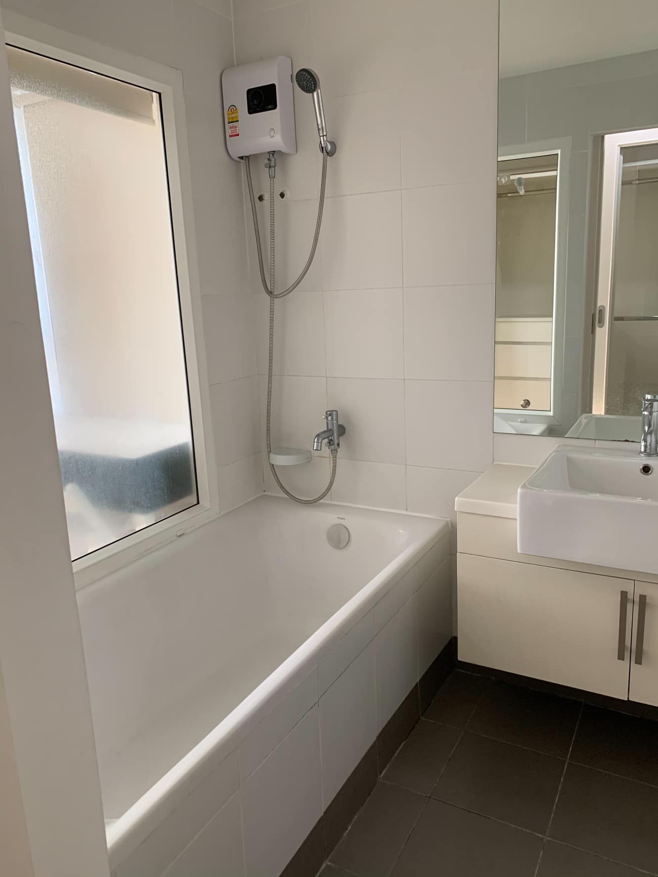 ปล่อยเช่า The Seed Mingle Sathorn-Suanplu : เดอะ ซี้ดมิงเกิ้ล สาทร-สวนพลู - โซนพื้นที่ MRT ลุมพินี 1ห้องนอน 1ห้องน้ำ 1ห้องนั่งเล่น - ขนาดห้อง 40 ตรม. ชั้น 19 - ให้เช่า 20,000 ต่อเดือน