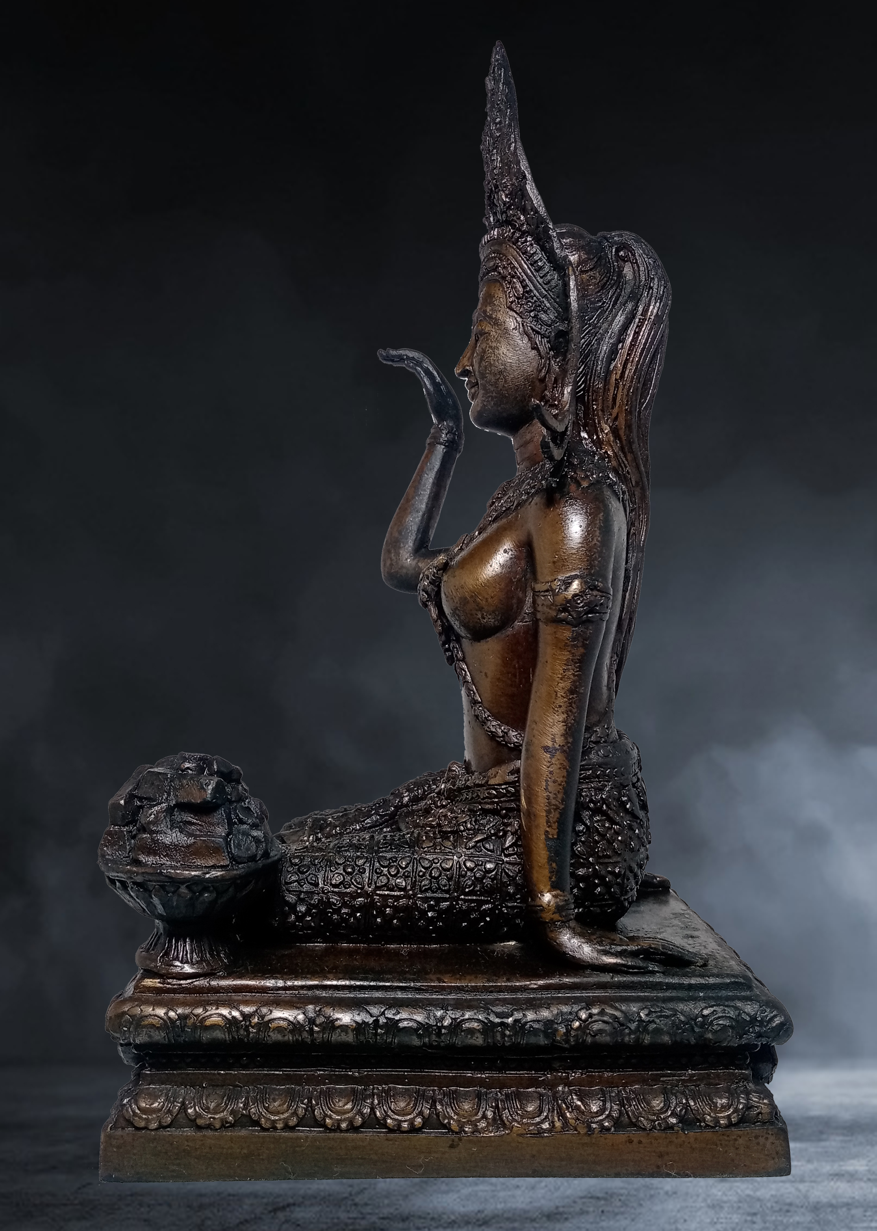 พระบูชา แม่นางกวักเทพนางจันทร์ หลวงปู่หงษ์ สุสานทุ่งมน จ.สุรินทร์ ขนาด ๕ นิ้ว หมายเลข ๙๓๒ ปี ๒๕๕๖