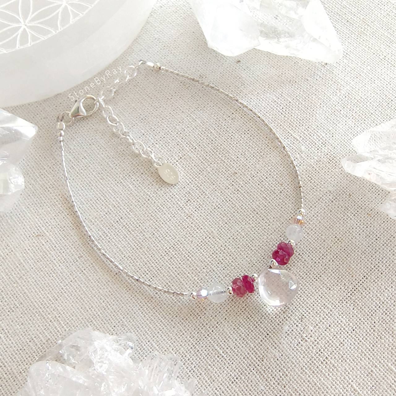 สร้อยข้อมือเงินหินโรสควอต์กับทับทิมและมูนสโตน Rose Quartz