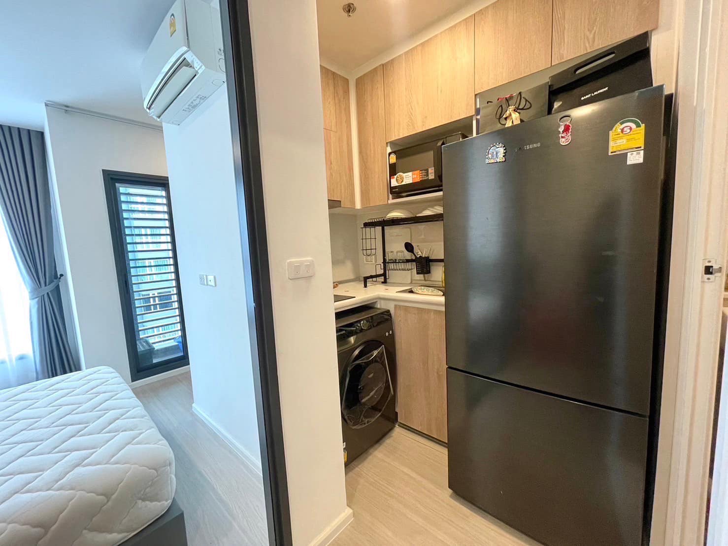 ปล่อยเช่าคอนโด Denim Jatujak (เดนิม จตุจักร) - 1ห้องนอน 1ห้องน้ำ 1ห้องนั่งเล่น - ใกล้ BTS หมอชิต MRT จตุจักร - ขนาดห้อง 27.7 ตรม. ชั้น 5 ตึก A