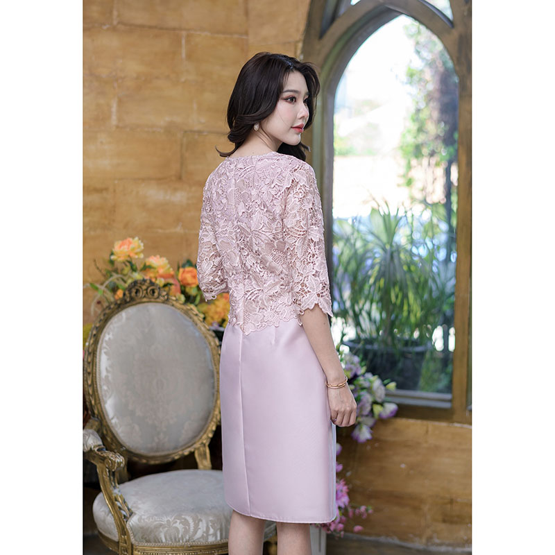 kudapy เดรสสั้นสีชมพู/สีฟ้า ผ้าไหมคลุมลุกไม้แขนศอก เนื้อผ้าทอลายแน่นๆ เป็นลูกไม้เงาปักเลื่อมเป็นเลื่อมใส่เม็ดเล็กมาก