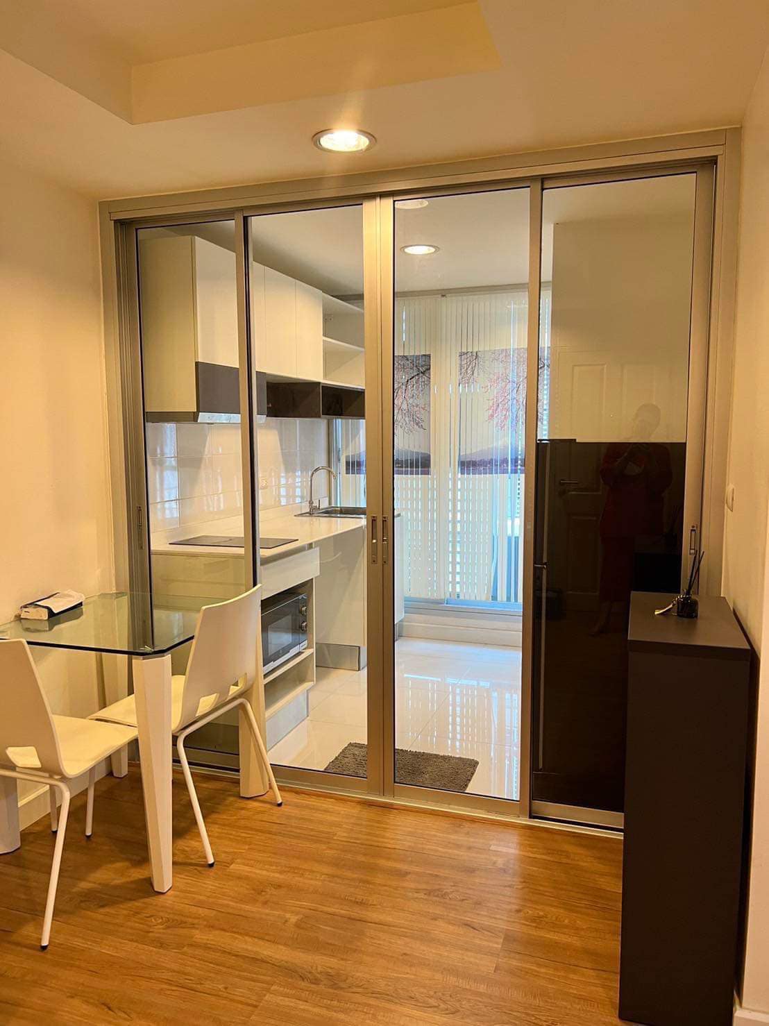 The Kris Ratchada 17 ให้เช่าห้องสวยน่าอยู่มีเครื่องซักผ้า สอบถามแอด Line ID : Smile-easy